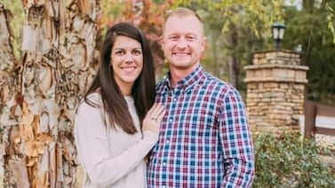 Profesor muere atropellado tras una broma de estudiantes frente a su casa en Estados Unidos