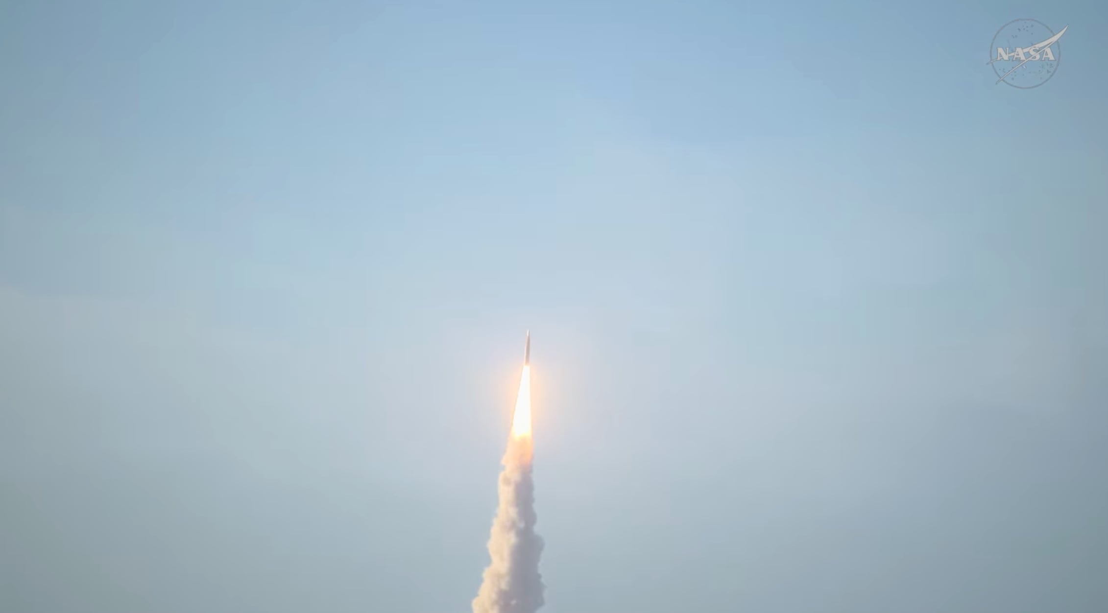 NASA lanzó Artemis II con cuatro astronautas en una misión de aproximadamente 10 días alrededor de la Luna.