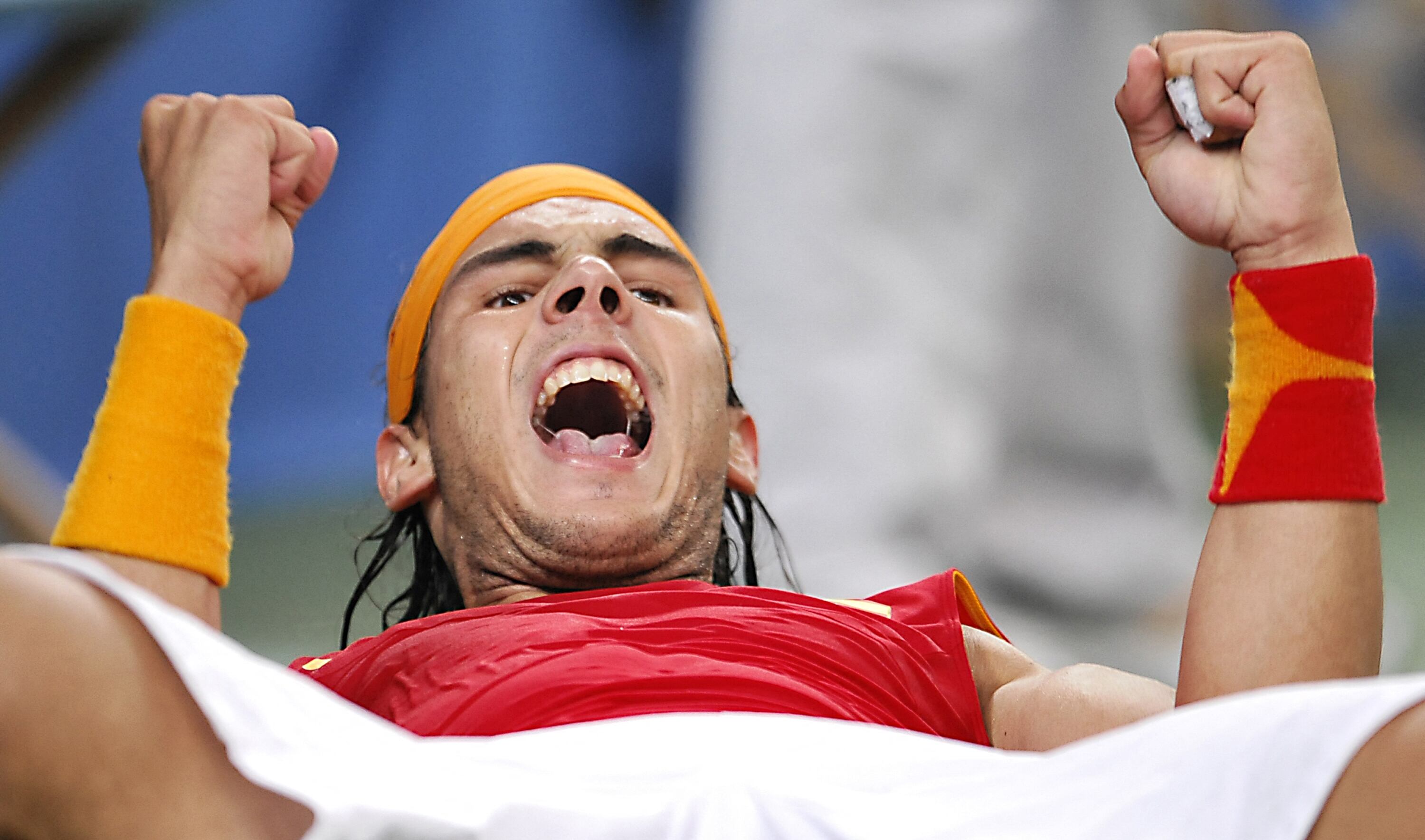 Rafael Nadal, tras ganar 22 títulos de Grand Slam y una medalla de oro olímpica, anunció su retiro del tenis profesional después de las finales de la Copa Davis en noviembre de 2024.