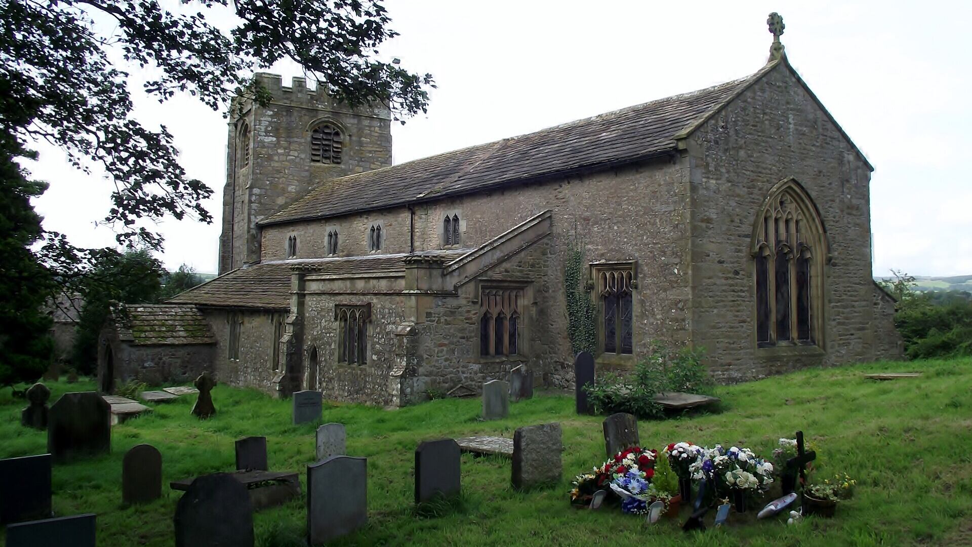 Nueve monedas de oro permanecieron ocultas durante cuatro años bajo un altar y dieron un nuevo impulso a la restauración de una iglesia histórica en Inglaterra.