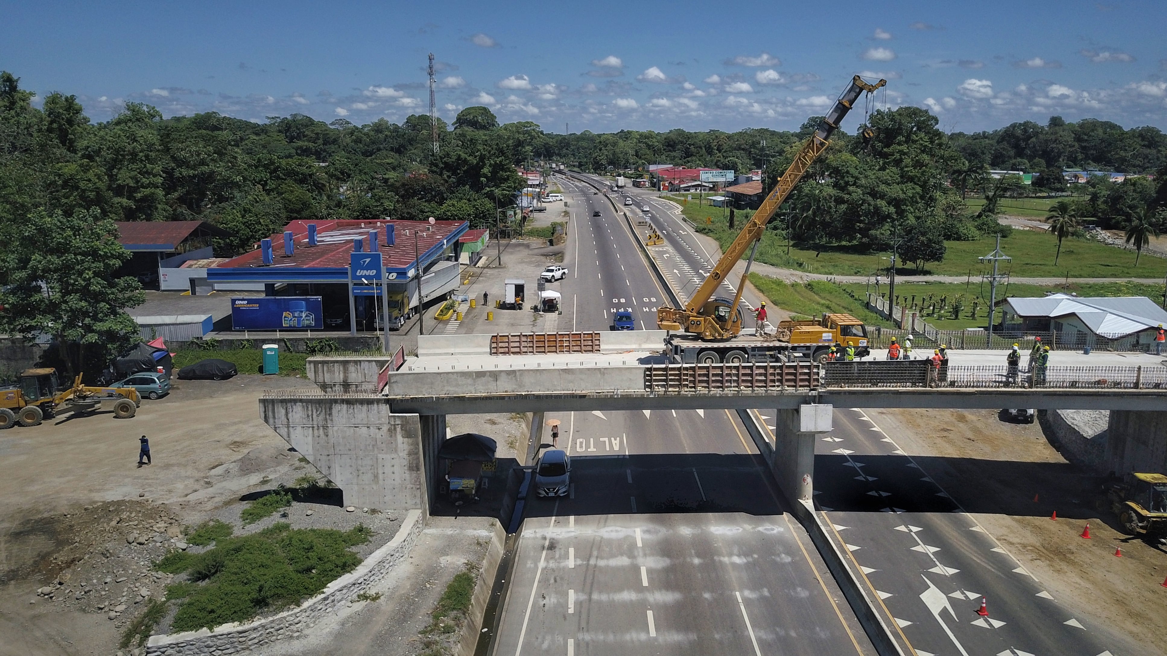 28/08/2024/ Obras ruta 32 / Siquirres / falta puentes peatonales / foto John Durán