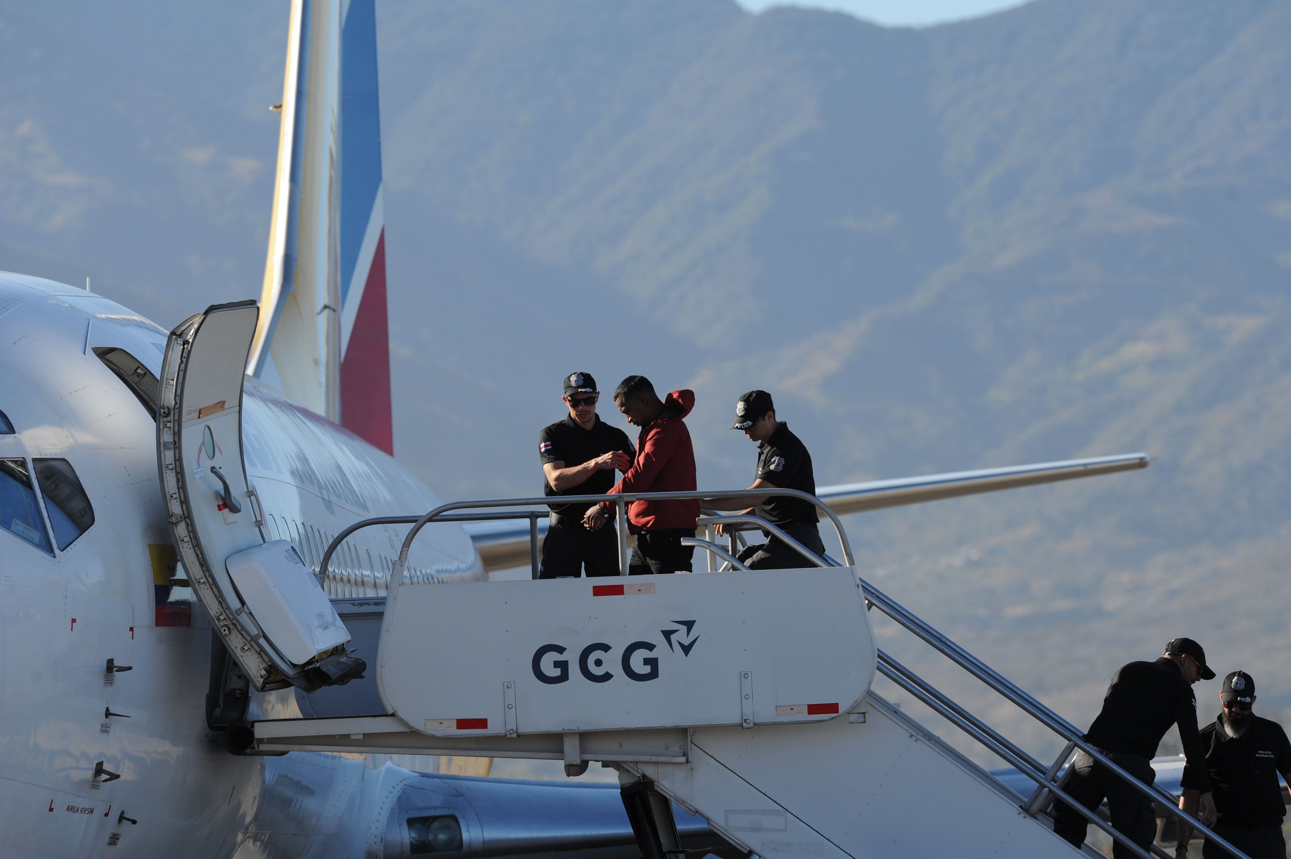 Deportación masiva en base 2