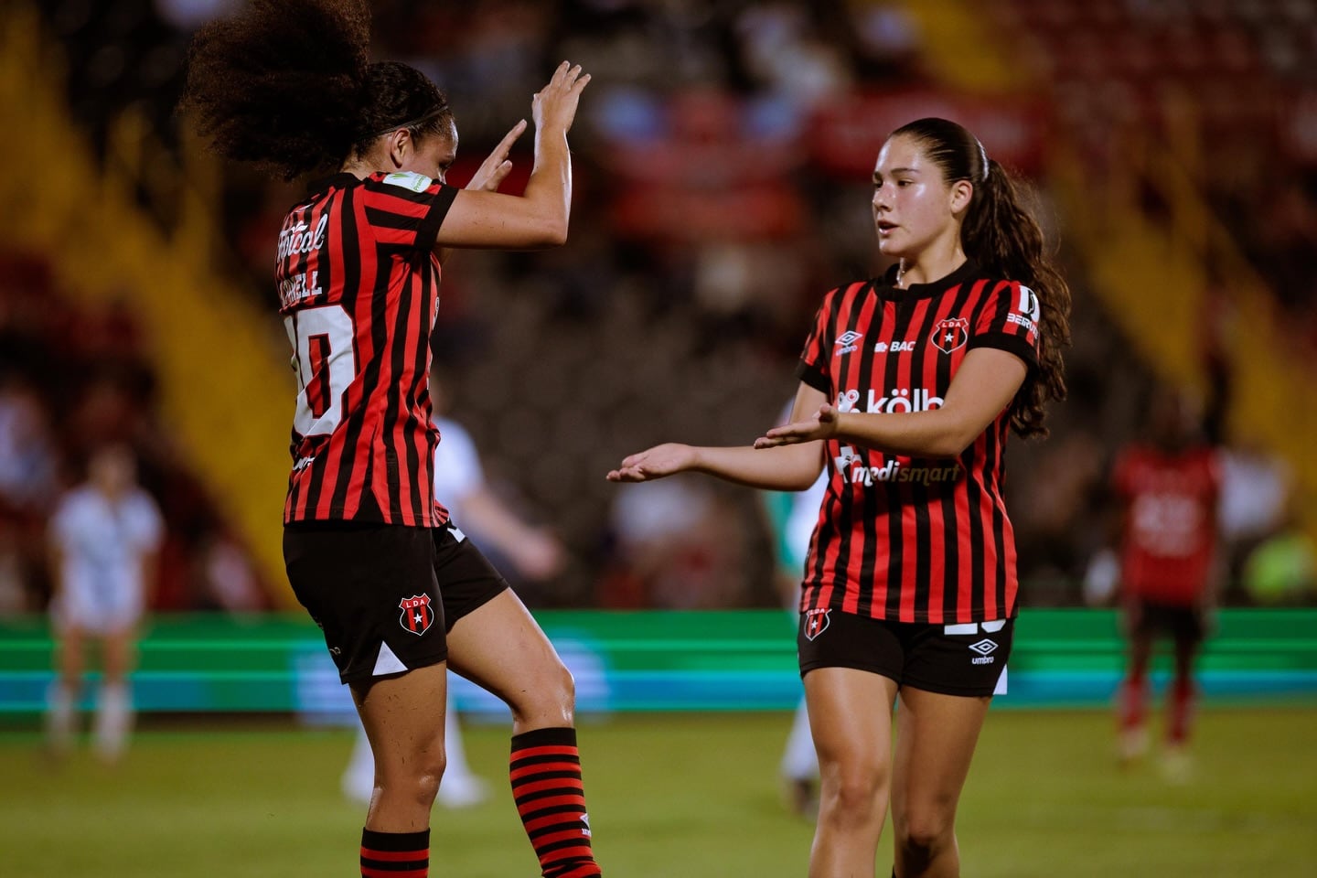 Alexandra Pinell y Wyzangel López aportaron goles en el partido entre Liga Deportiva Alajuelense y Moravia.