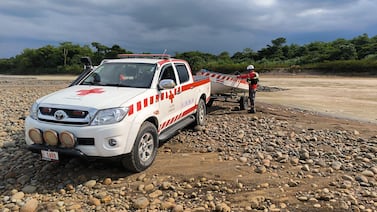 Intentó cruzar el río y desapareció: Cruz Roja busca a hombre arrastrado por la corriente en Pococí