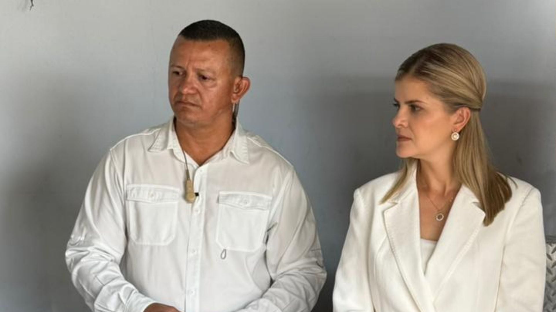 Arnaldo Villarreal Torres (izq. de blanco) es el nuevo director de la UEI.