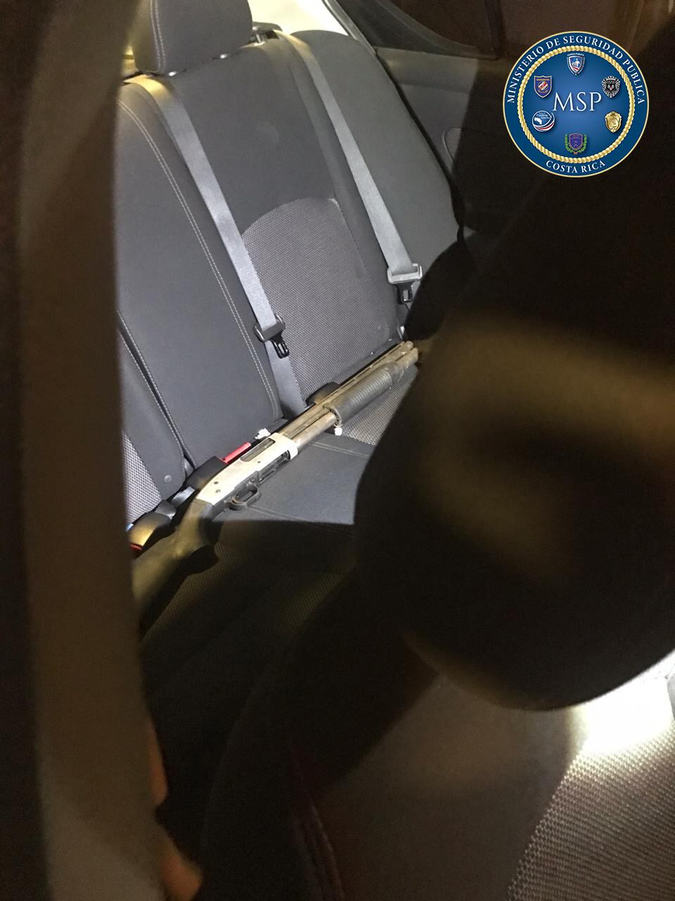 La escopeta que llevaba el grupo quedó en la Fiscalía. Foto: MSP.