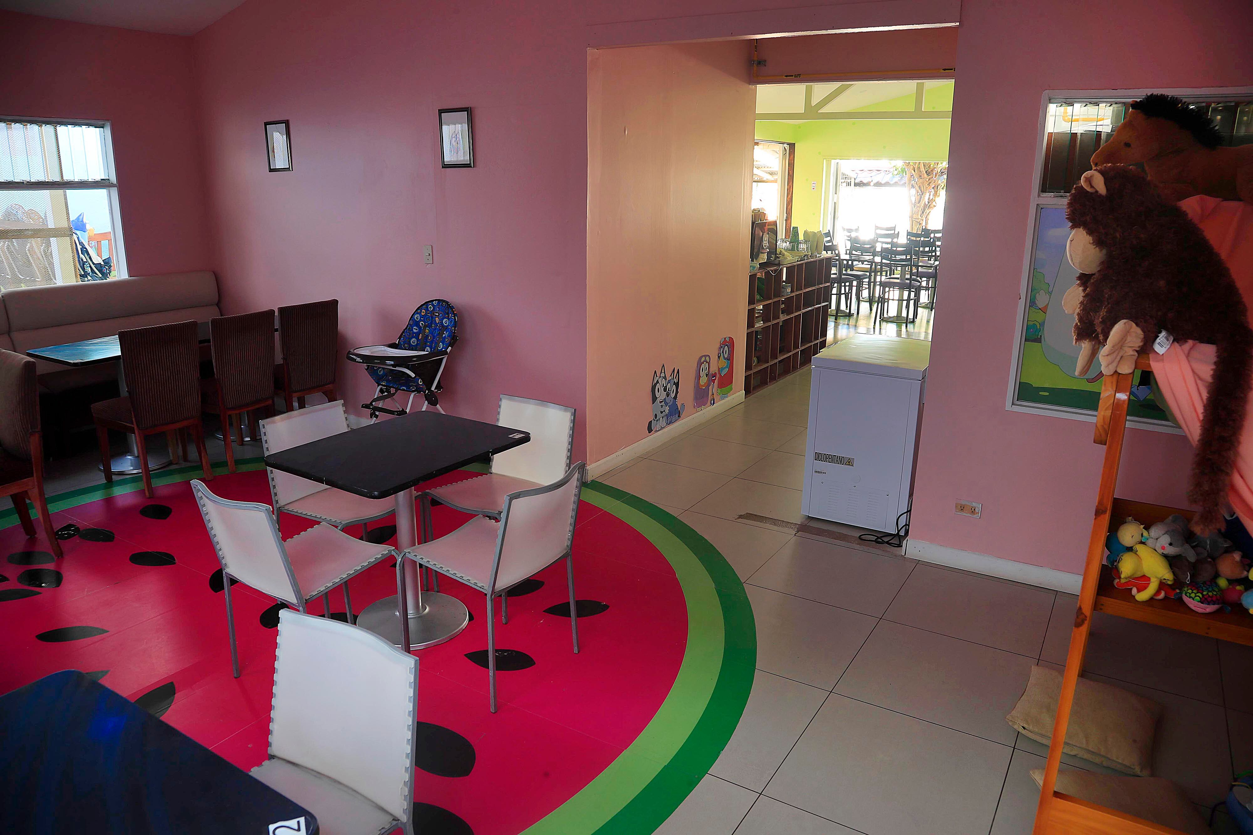 05/02/2024 San Pedro De Montes de Oca. Heeler House Café, el espacio perfecto para disfrutar de una deliciosa comida mientras los pequeños juegan y se divierten. Aquí se puede disfrutar desde croissants arreglados hasta crepas, saladas y dulces o libres de gluten, además de las deliciosas bebidas calientes como capuchinos con sabor, o frías como los frappuccinos Winnie.