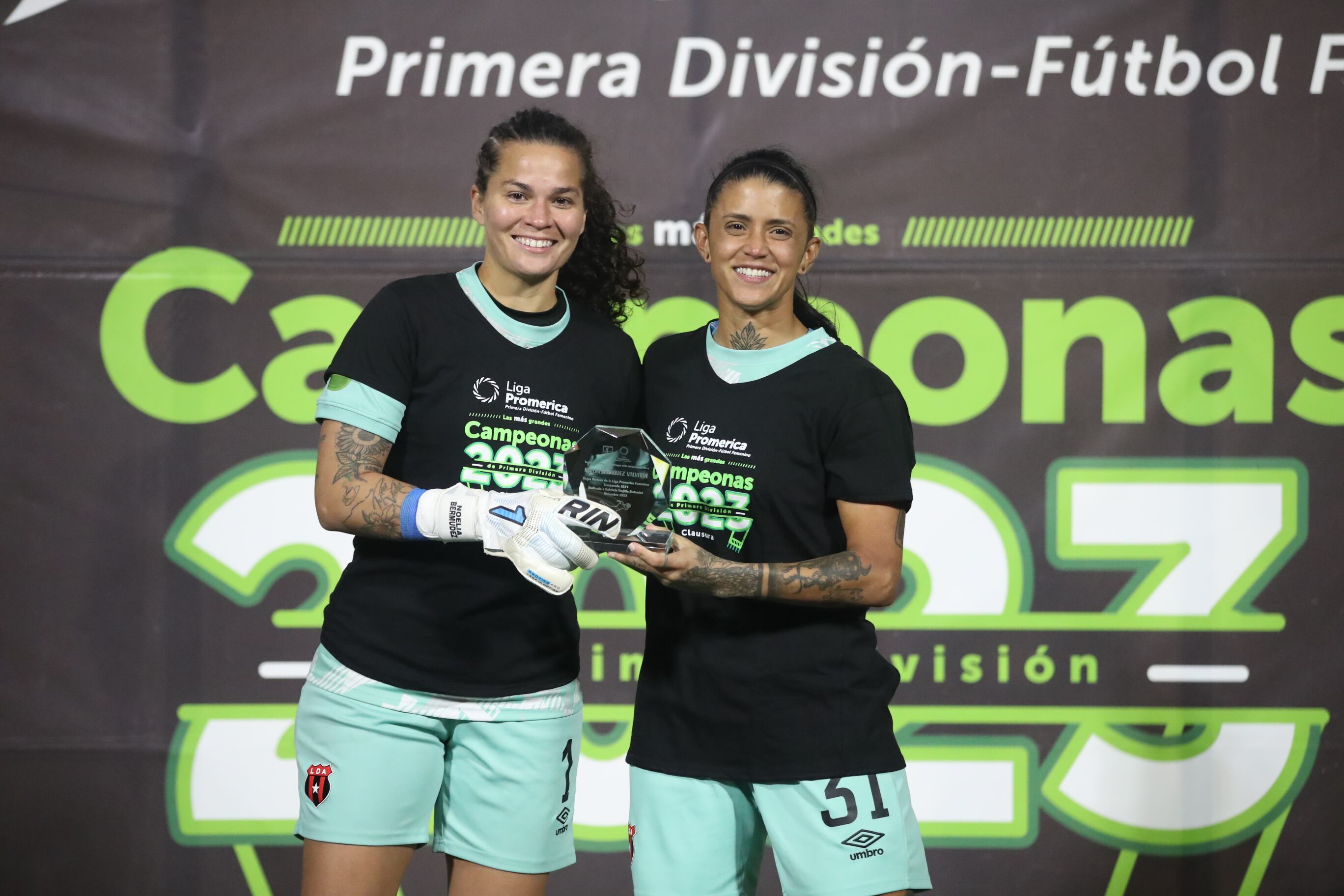 20/12/2023/ Juego entre Sporting FC vs Liga Deportiva Alajuelense por la final del fútbol femenino en el estadio Ernesto Rorhmoser / Foto John Durán