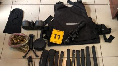 6 detenidos en Atenas con armamento amenazaban a dueña de casa para evitar pago de alquiler