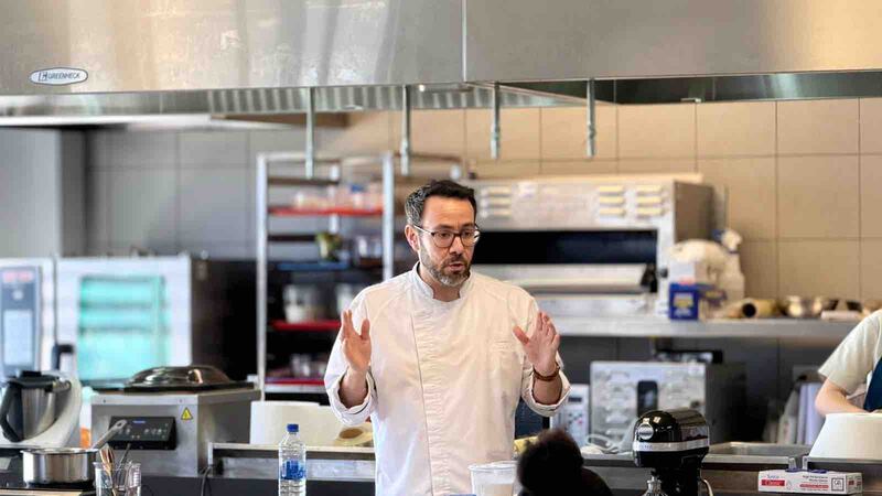 El reconocido chef pastelero Jesús Escalera comparte su visión de la pastelería contemporánea en Costa Rica