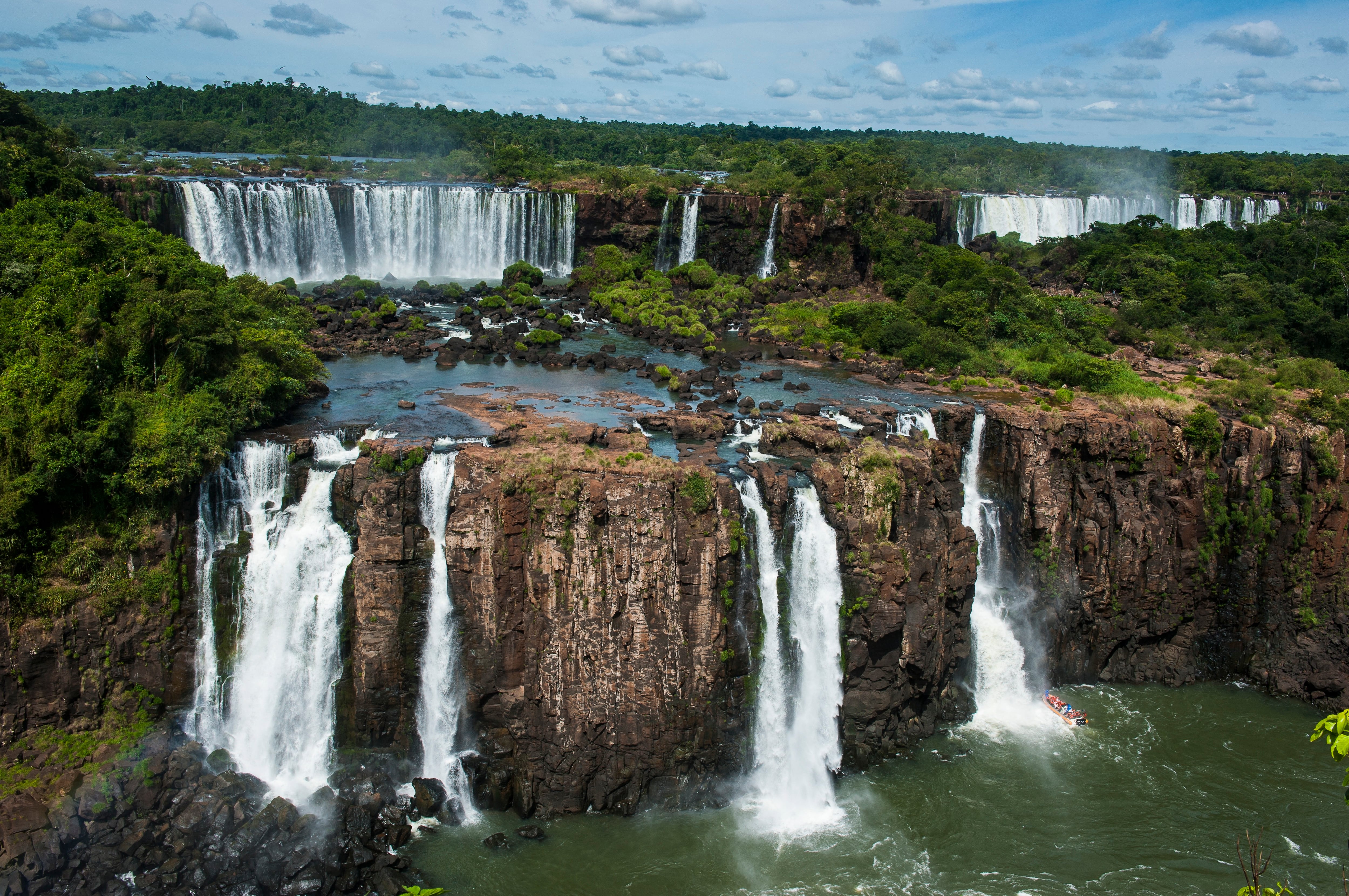Foz de Iguazú (cataratas del Iguazú), las cataratas más grandes del mundo, Parque Nacional Iguazú, Patrimonio Mundial de la UNESCO, Brasil, América del Sur. (Foto de Michael Runkel / Robert Harding Premium / robertharding vía AFP).