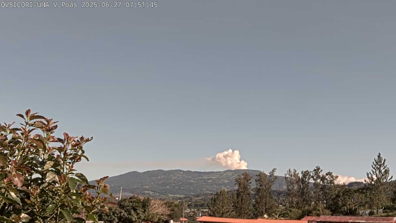 Vista del lanzamiento de gases desde la estación del Ovsicori en Santa Bárbara de Heredia. Fotografía: