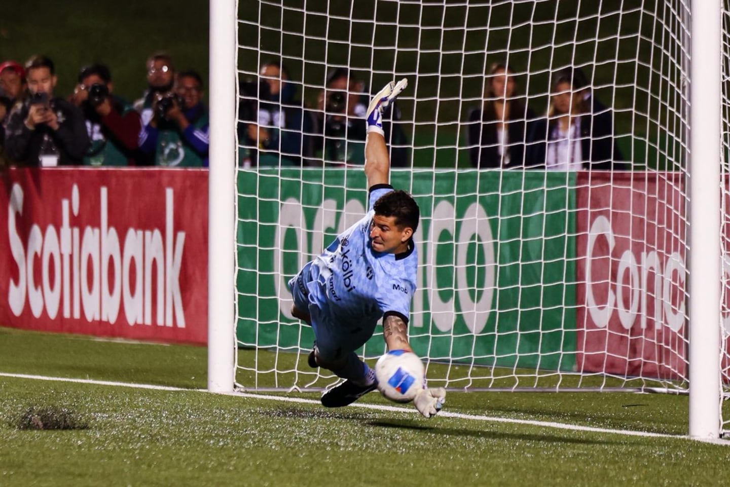 Este choque tiene a portero de Alajuelense en los tribunales: observe el video de lo qué pasó