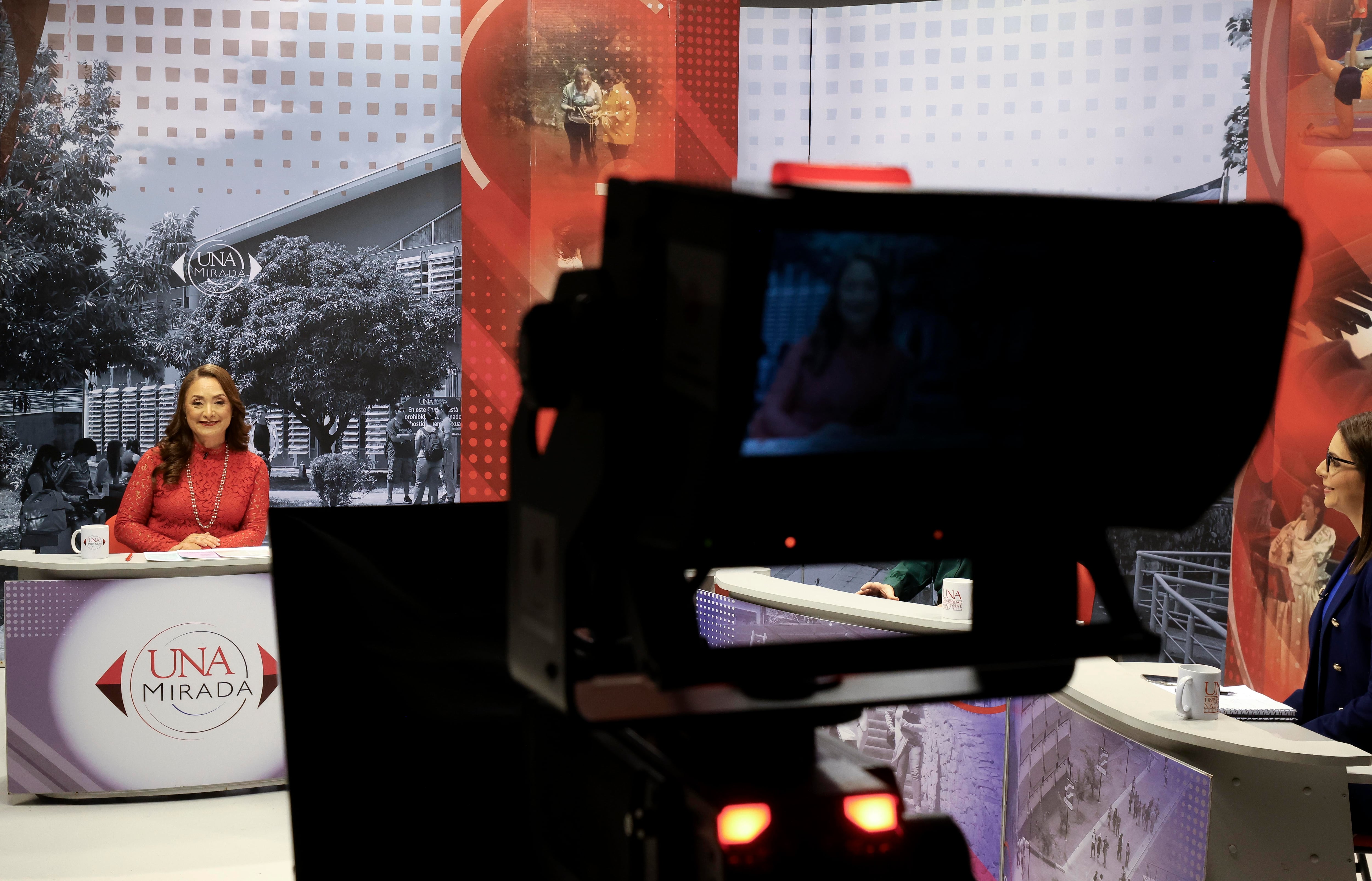 Periodista Maribelle Quirós, conductora de UNA Mirada