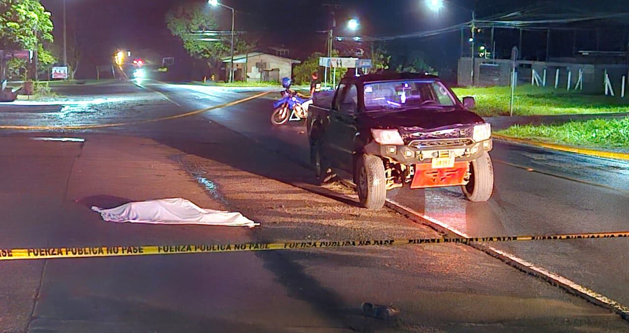 Frente a la estación gasolinera en Buenos Aires de Pocosol, San Carlos, falleció atropellado un nicaragüense de 40 años. Foto: Edgar Chinchilla.