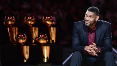 Spurs retiraron la camiseta de Tim Duncan