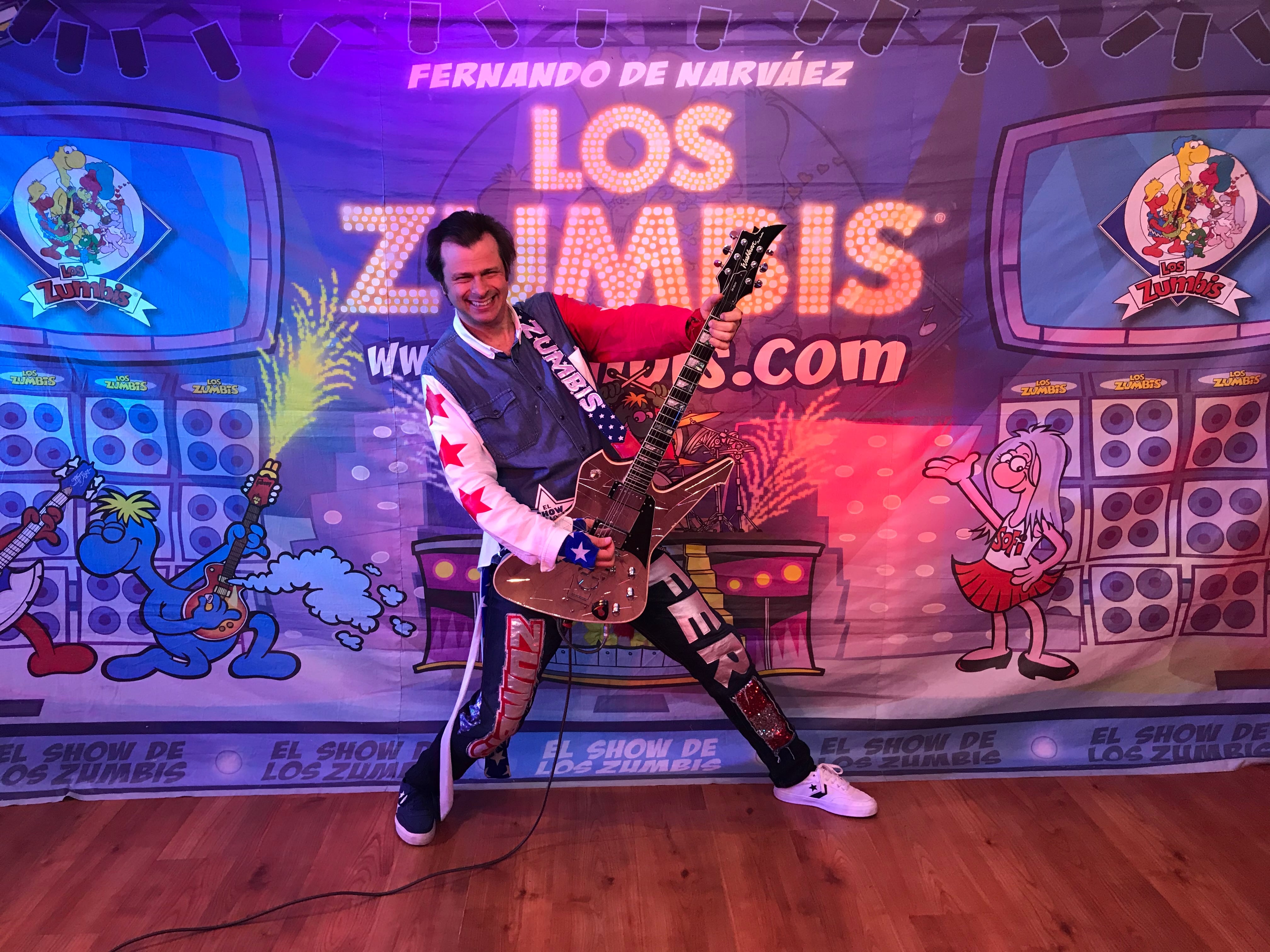 Fernando De Narvaez, diseñador colombiano y creador de la familia Zumbi. Fotos cortesía y archivo La Nación