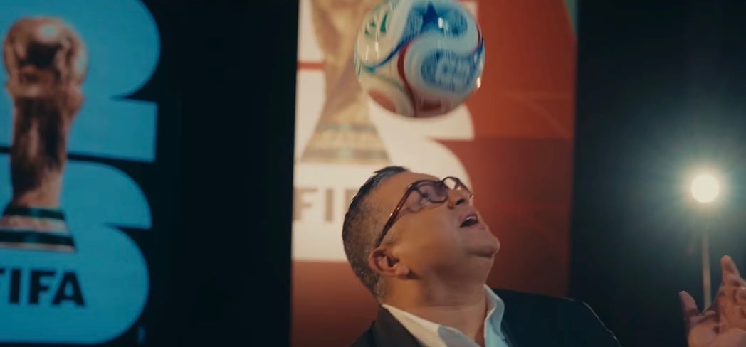 Christian Sandoval muestra sus habilidades con el balón en el video de la canción que lanzó Teletica para el Mundial 2026.