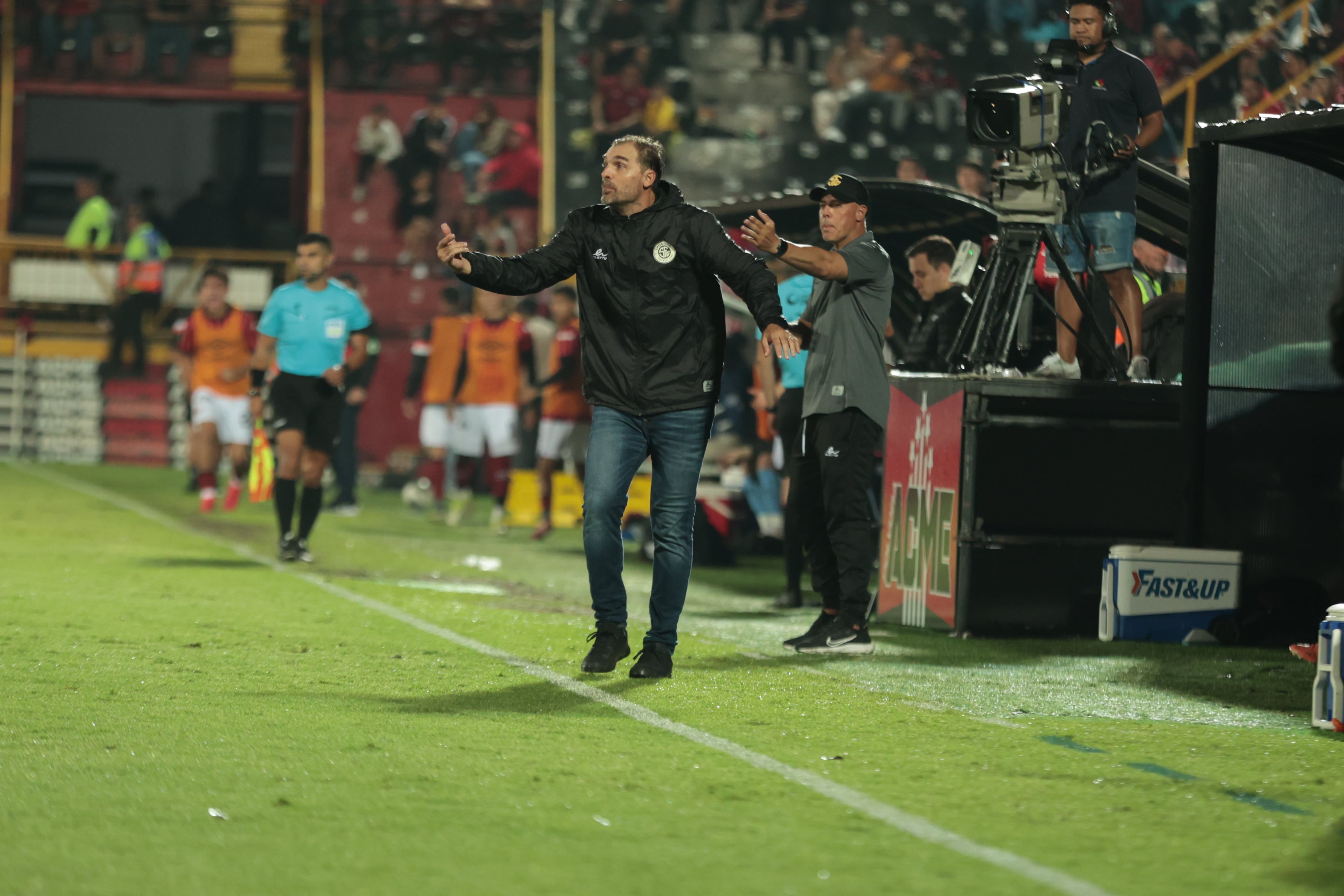 15/02/2025/ Juego entre Liga Deportiva Alajuelense vs Sporting FC en el estadio Alejandro Morera Soto / foto John Durán