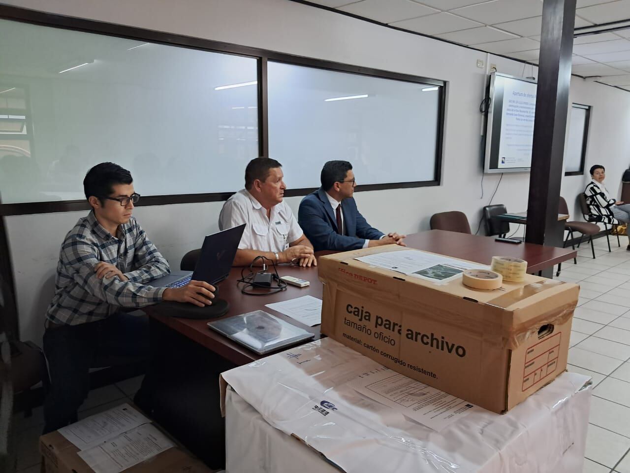 El pasado 10 de enero, tras suscribir el contrato de préstamo con el Banco Interamericano de Desarrollo (BID), comenzó a correr el plazo para la ejecución del financiamiento por $355 millones que contempla la totalidad del recorrido de la vía a San Carlos, desde la carretera Bernardo Soto hasta Florencia de San Carlos, donde comienza la punta norte (que va de Florencia a La Abundancia de Ciudad Quesada).
Según ese cronograma, la ruta podría estar concluida en enero del 2028 y se contempla un año más para la fase de mantenimiento.