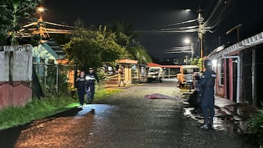 Hombre asesinado a balazos frente a su casa en Pococí