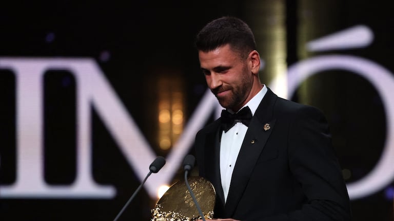 Unai Simón, la sobriedad del arquero que ganó el premio a mejor portero en el Balón de Oro 2026