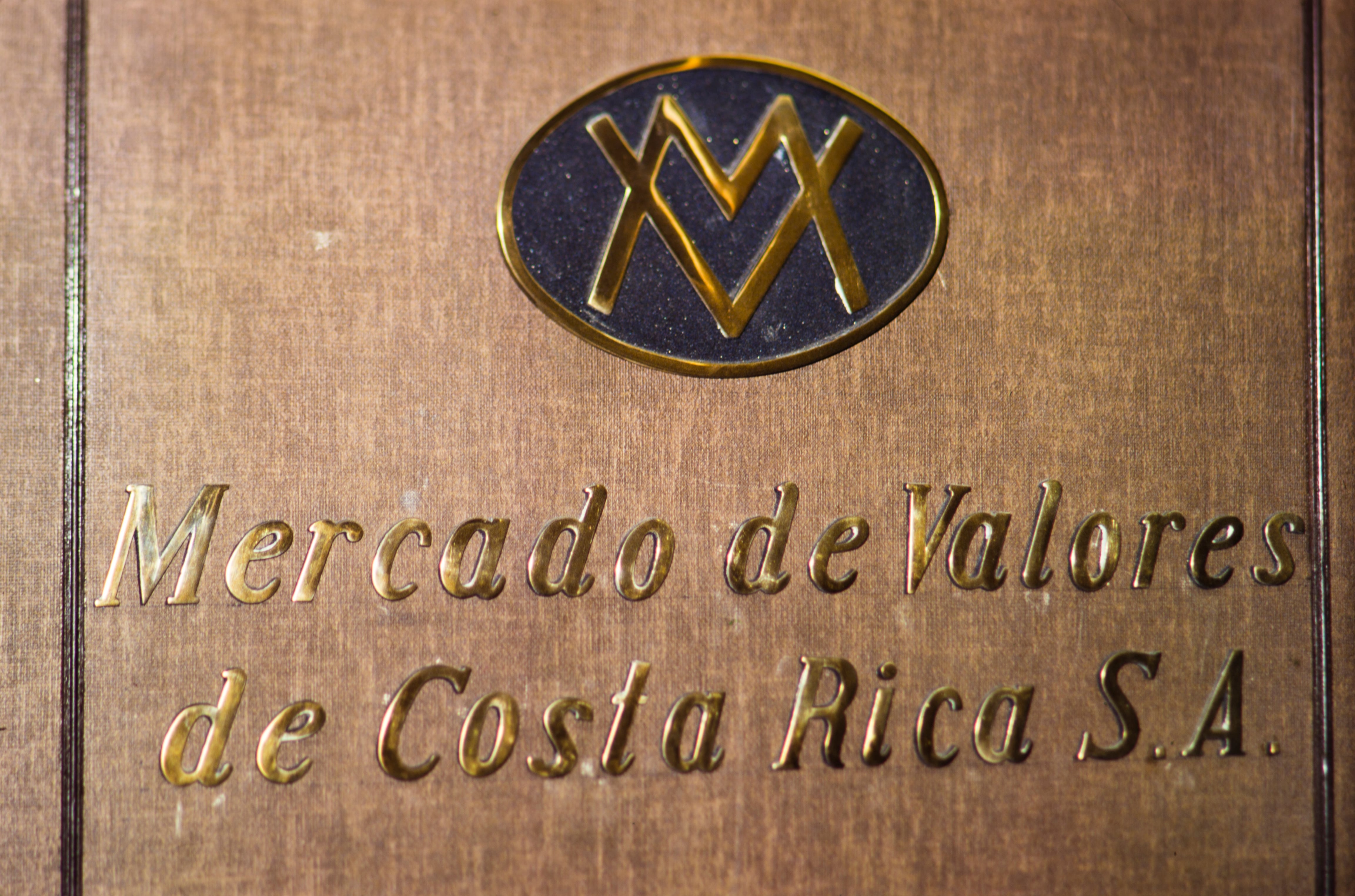 cumple 50 años como socio fundador de la Bolsa Nacional de Valores.