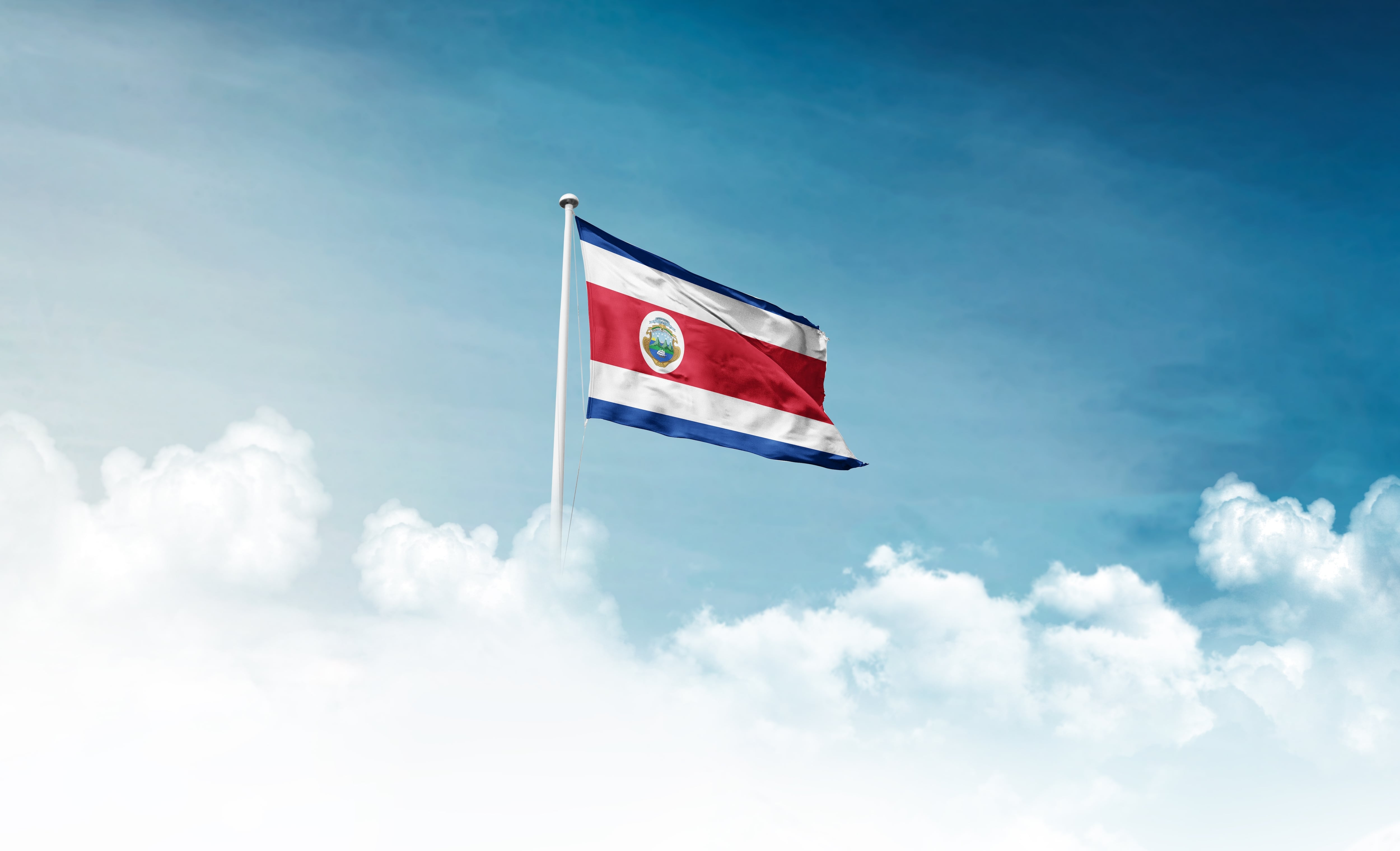 La Constitución Política de Costa Rica garantiza los derechos y garantías individuales.