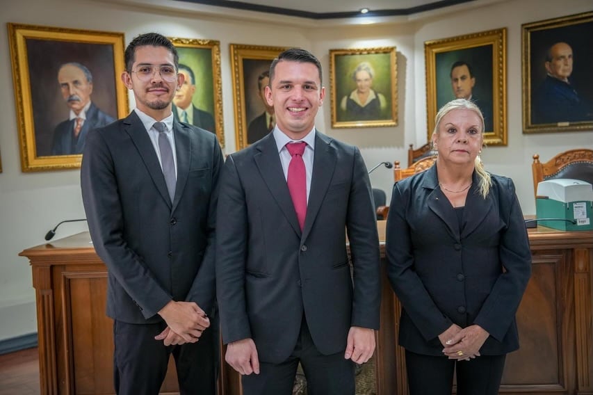 En imagen: Rafael González, nuevo presidente de San José; Diego Miranda, alcalde; y Katia Solano, vicepresidenta.