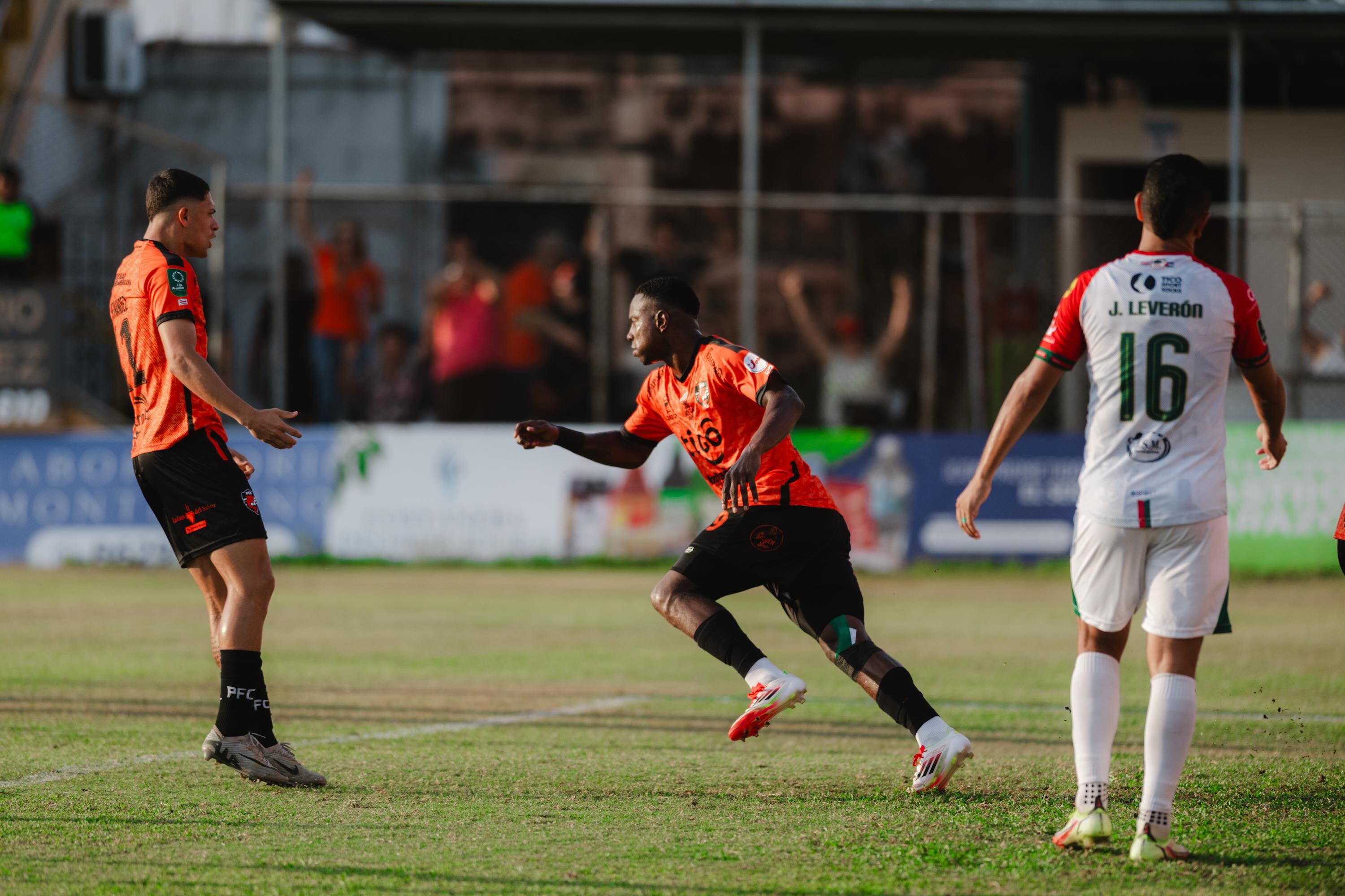 Wilber Rentería marcó los dos goles de Puntarenas FC contra Guanacasteca.