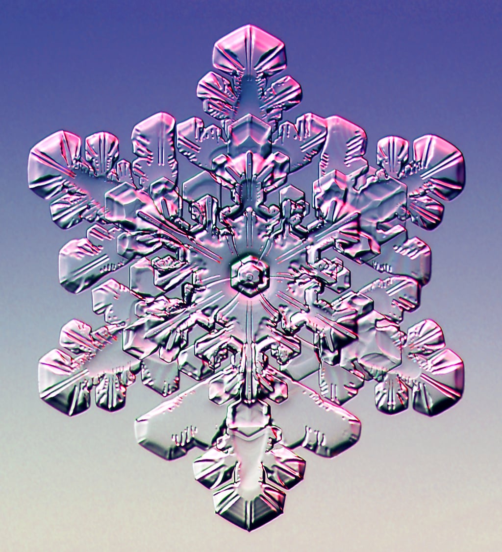 Cristales de nieve vistos por un microscopio.