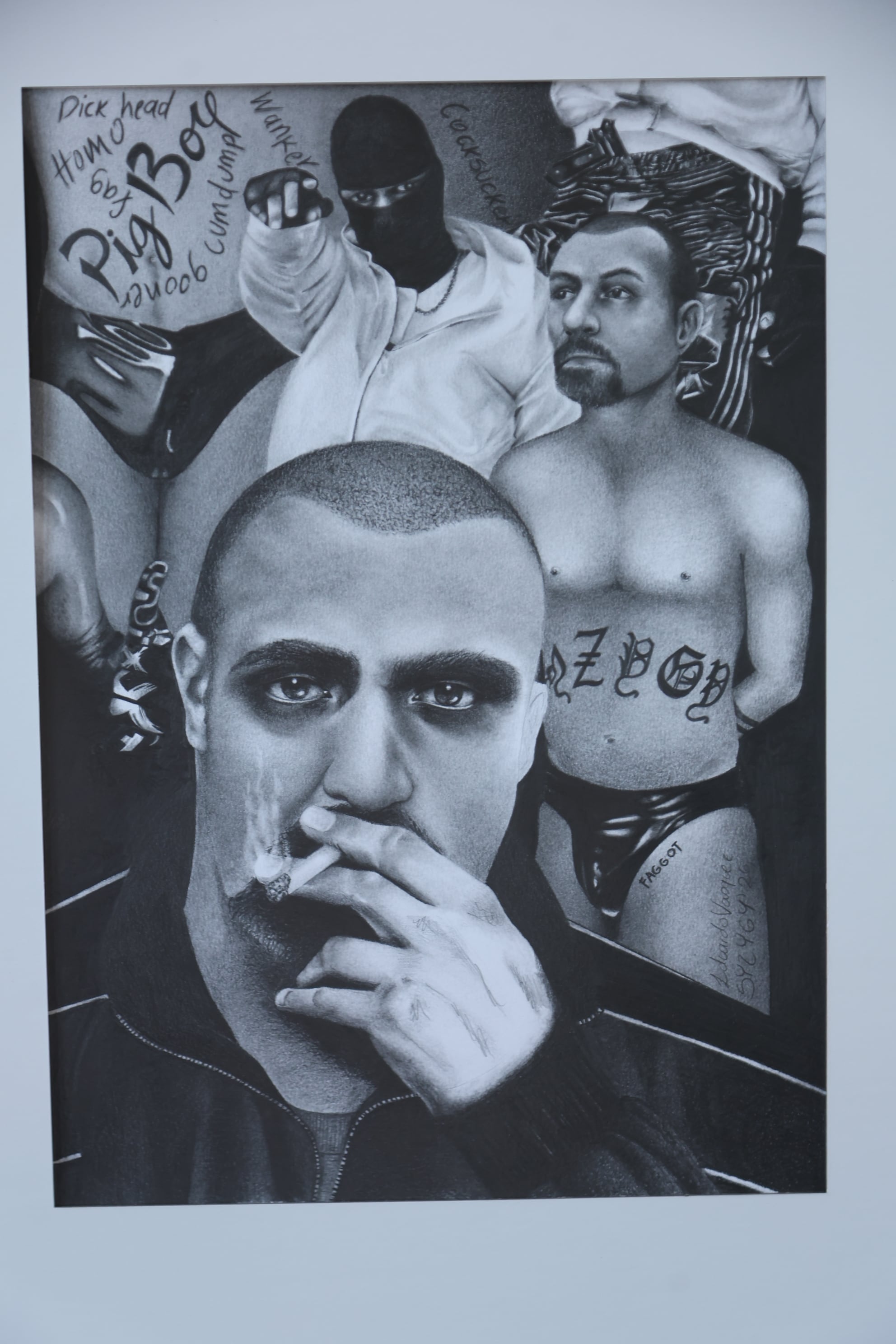 Retratos del artista Eduardo Vásquez durante su exposición “Gris Oscuro”