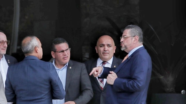 Inmunidad de Rodrigo Chaves depende de una fracción política; el presidente le hace un guiño convocándole sus proyectos de ley