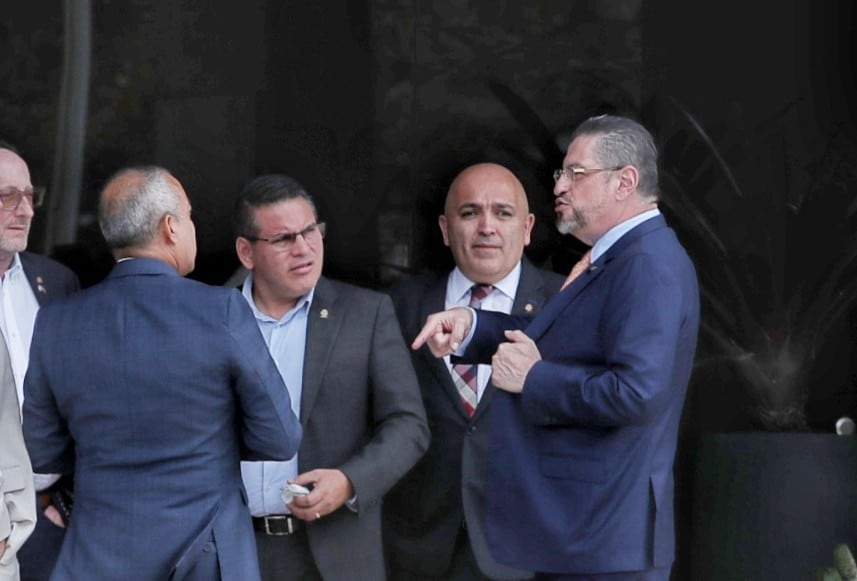 Eliécer Feinzaig, Fabricio Alvarado y Alejandro Pacheco se reunieron con Rodrigo Chaves
