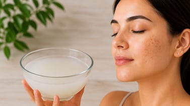 Agua de arroz para las manchas de la cara: así se prepara y se aplica en la piel
