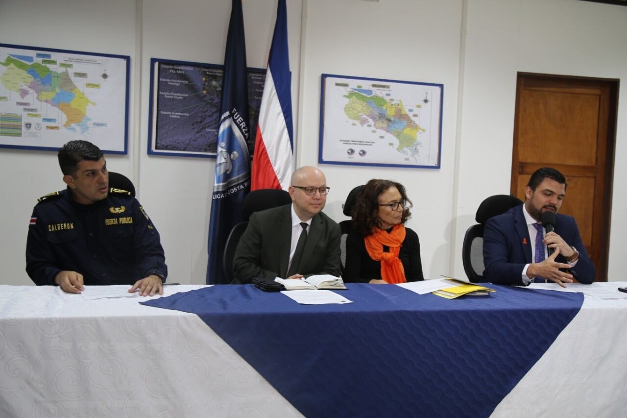 Firma de nuevo protocolo para la atención de casos de violencia intrafamiliar. Foto MSP.