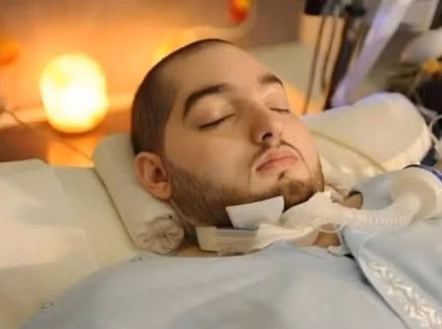 El príncipe durmiente lleva dos décadas en coma y su familia continúa esperando su despertar en Arabia Saudita.
