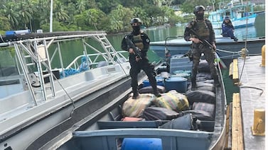 Interceptan embarcación con más de una tonelada de marihuana y detienen a tres personas