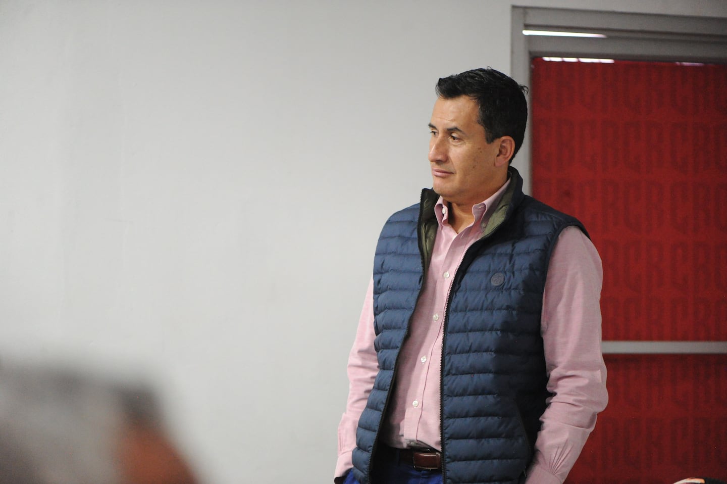Enrique Osses sorprende al irse de Costa Rica y guarda silencio ante críticas de Saprissa
