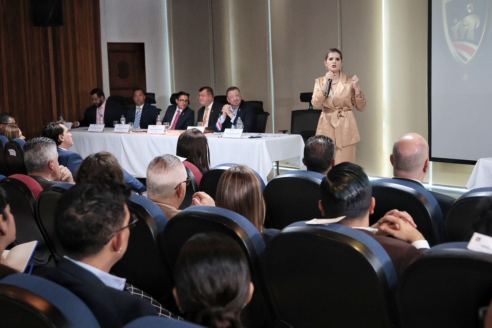 La presidenta Laura Fernández convocó a los 57 diputados y a representantes del Poder Judicial a un encuentro sobre seguridad y justicia.