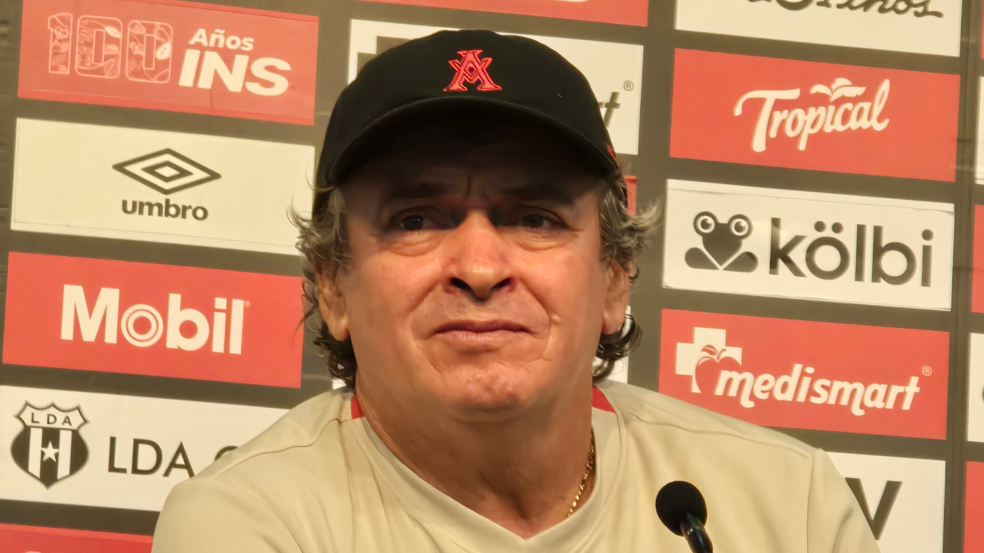 Óscar Ramírez atendió a los medios de comunicación en la víspera del partido entre Herediano y Liga Deportiva Alajuelense.