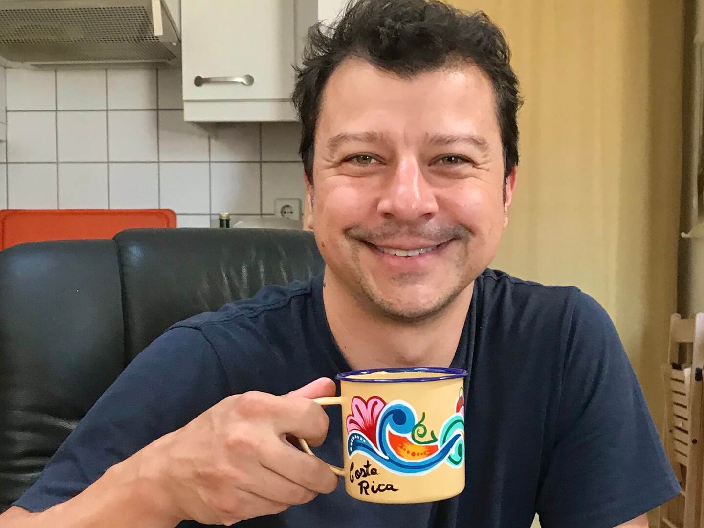 El café de Costa Rica no puede faltar en la despensa de Felipe Mora Bermúdez, quien dice que lo cuida como "oro en polvo".
Fotografía: © Felipe Mora Bermúdez