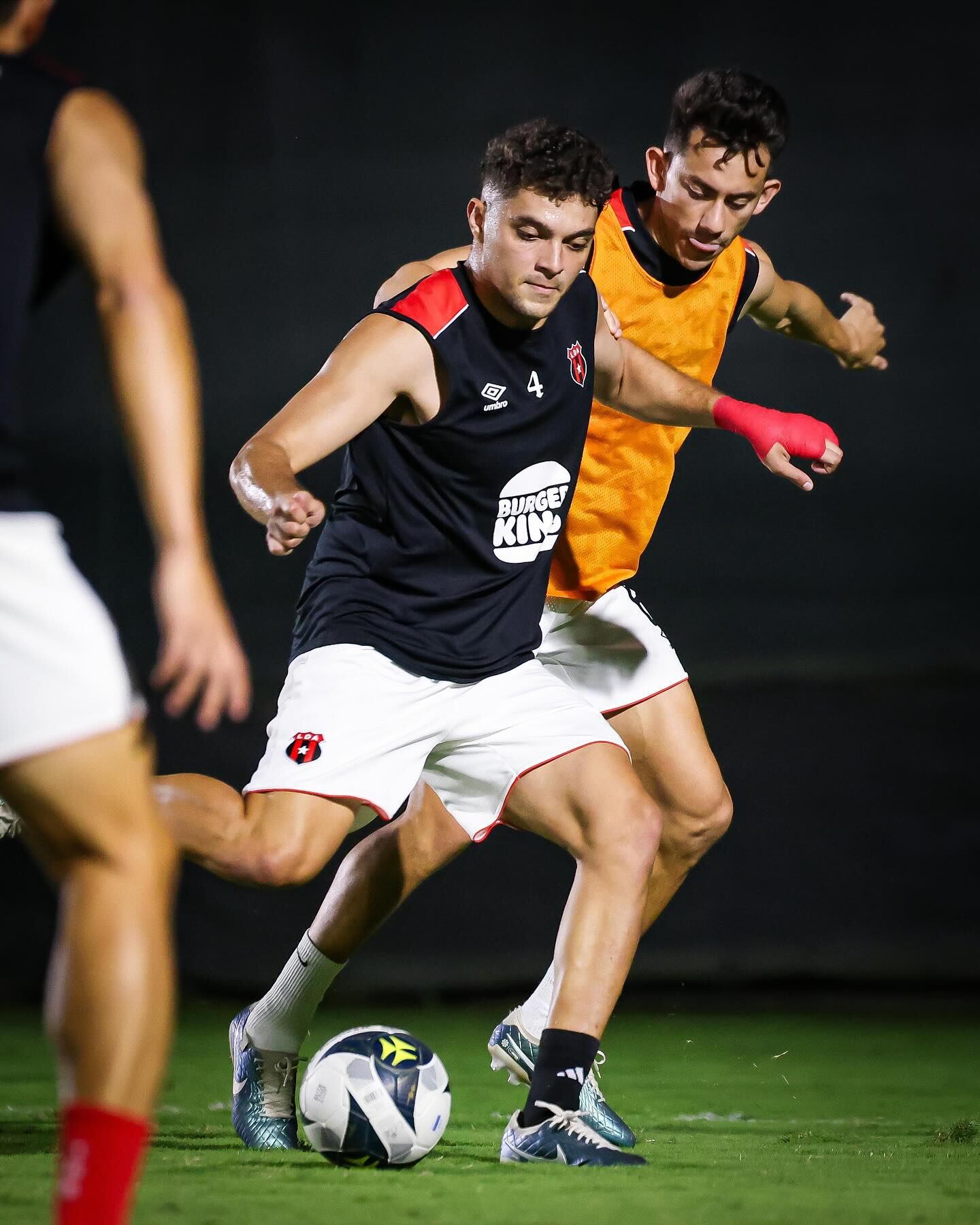 Guillermo Villalobos y Kevin Cabezas podrían tener participación en el partido entre San Carlos y Liga Deportiva Alajuelense.