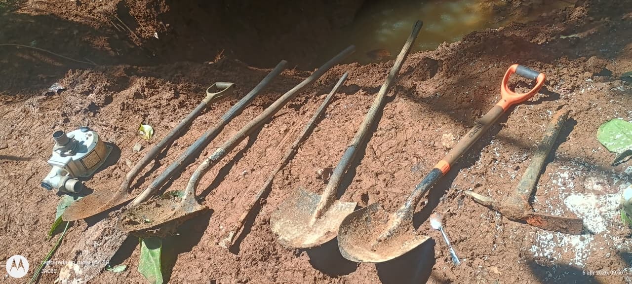 Dentro de lo decomisado hay palas y picos que serían utilizados para la extracción ilegal de oro.