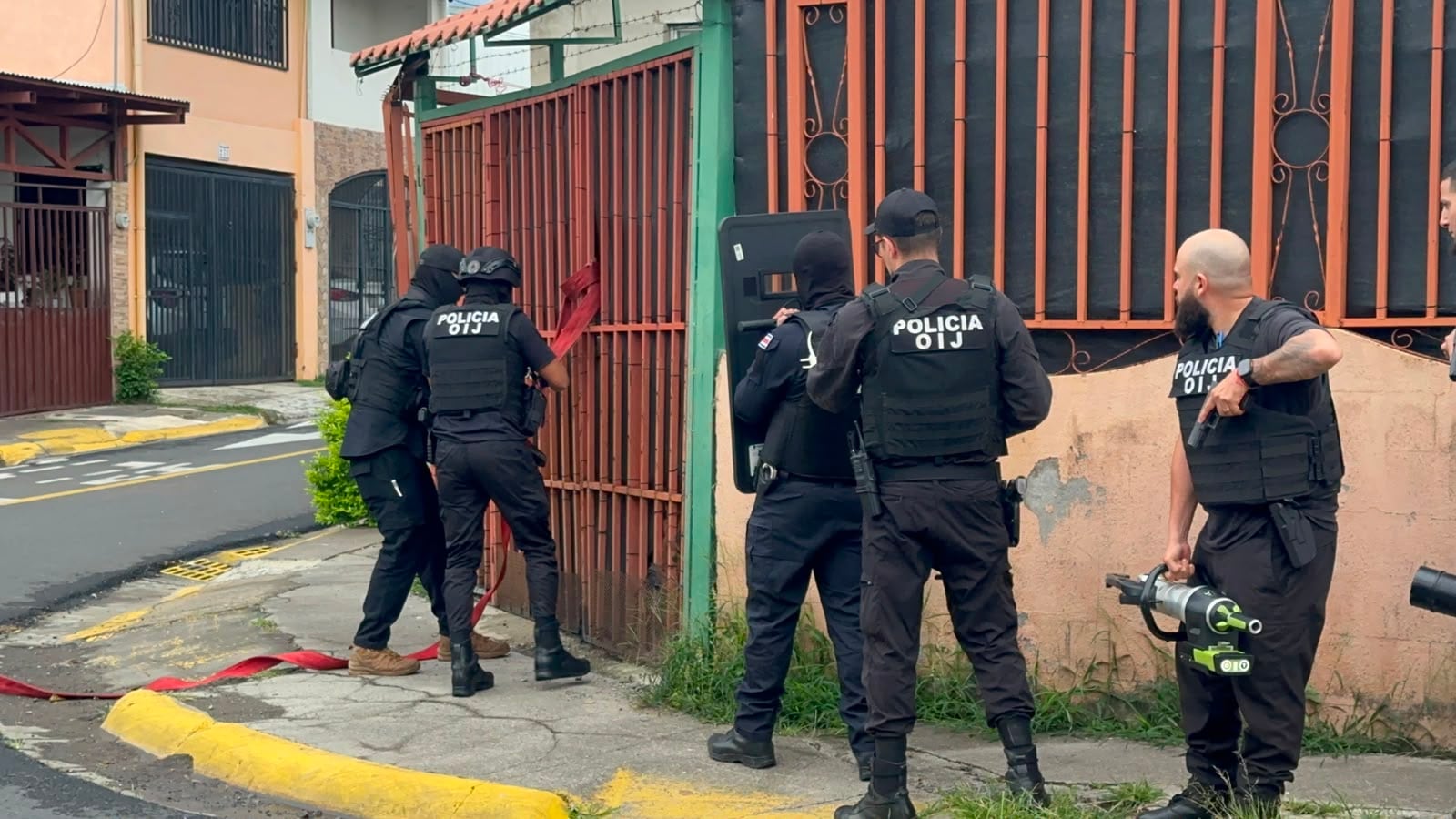 Allanamiento guarda de seguridad que presuntamente difundia material con contenido de abuso sexual infantil