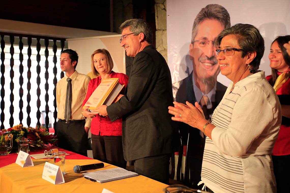 El exministro de Economía Welmer Ramos incribió este lunes su precandidatura en el PAC.