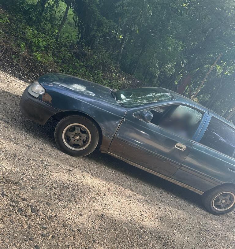 El carro en que viajaban los dos veinteañeros nicoyanos asesinados en Nosara está a nombre de una mujer de Siquirres. El OIJ investiga el caso. Foto: Cortesía: Noticias de la provincia de Guanacaste.