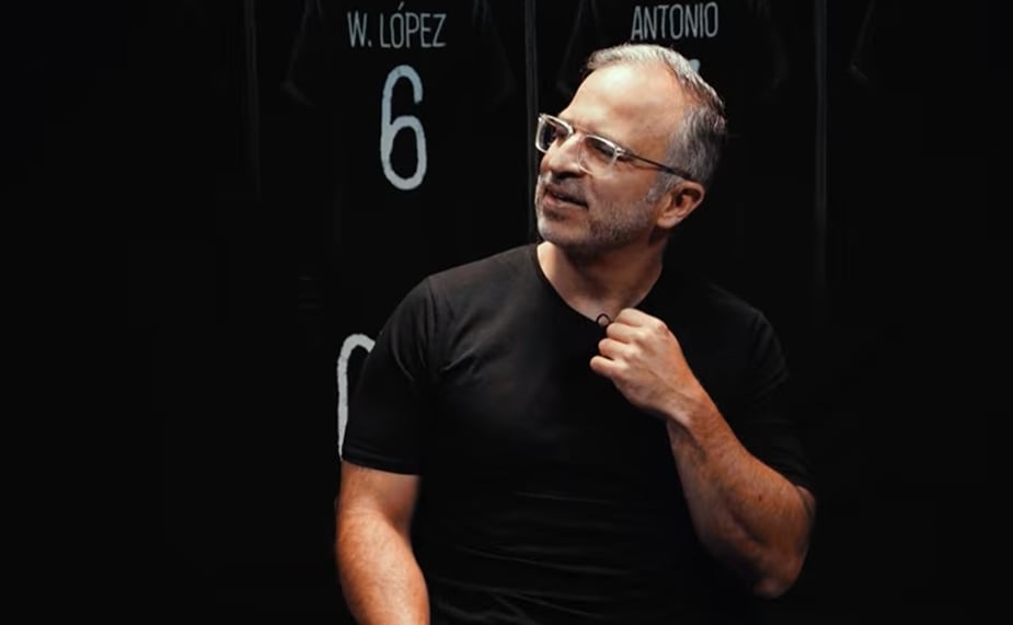 Mario Chacón es muy aficionado al Club Sport Herediano.