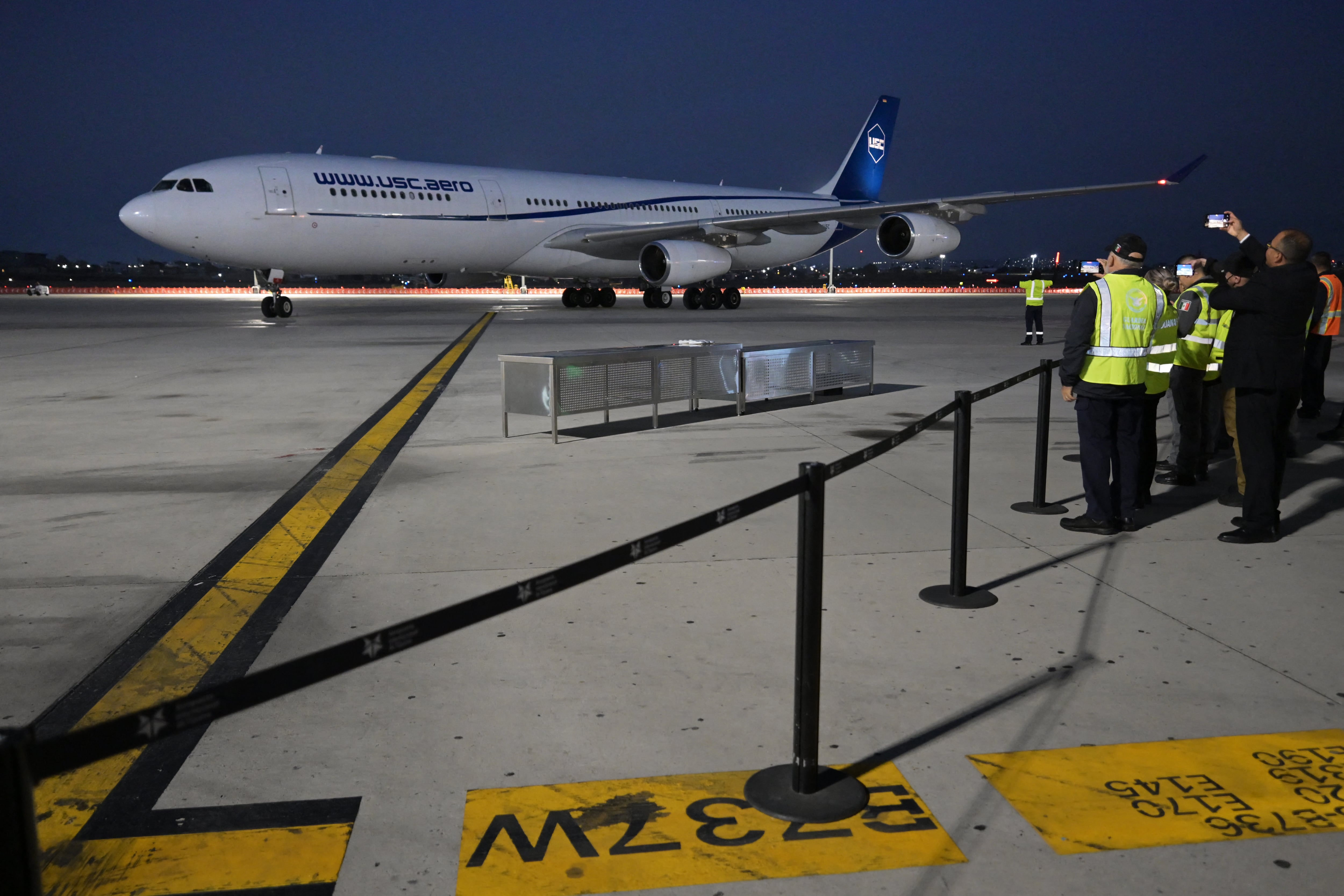 El avión donde viajó la Selección de Irán aterriza en el aeropuerto de Tijuana, México, este domingo 7 de junio, para el campamento durante el Mundial 2026.