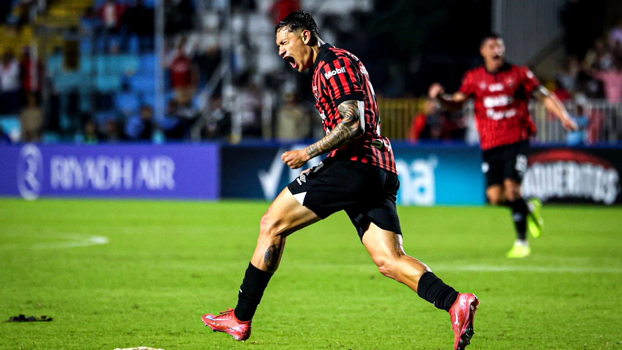 Anthony Hernandez anoto ante el Olimpia de Honduras